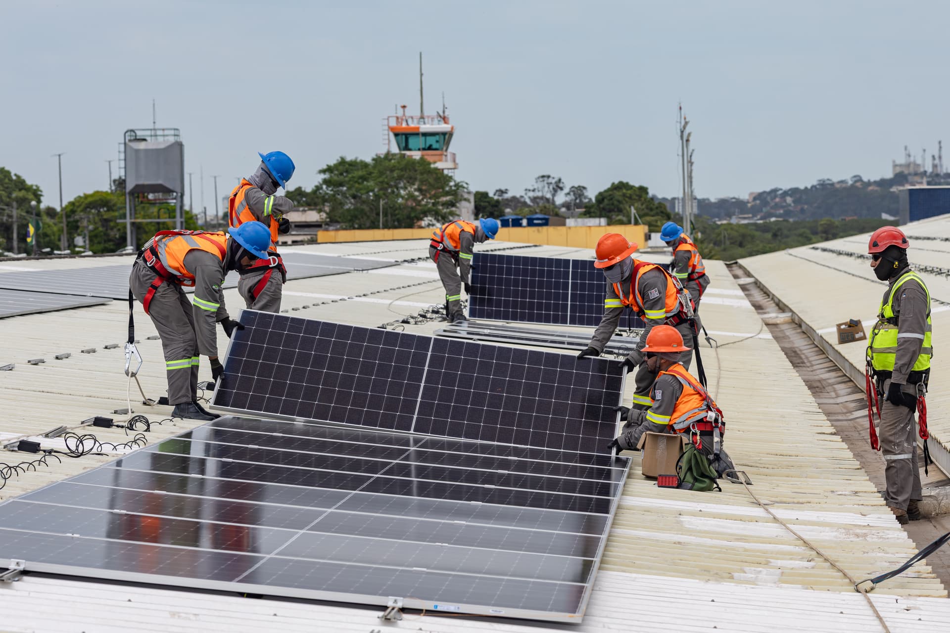 Instalação de painéis solares em grande escala